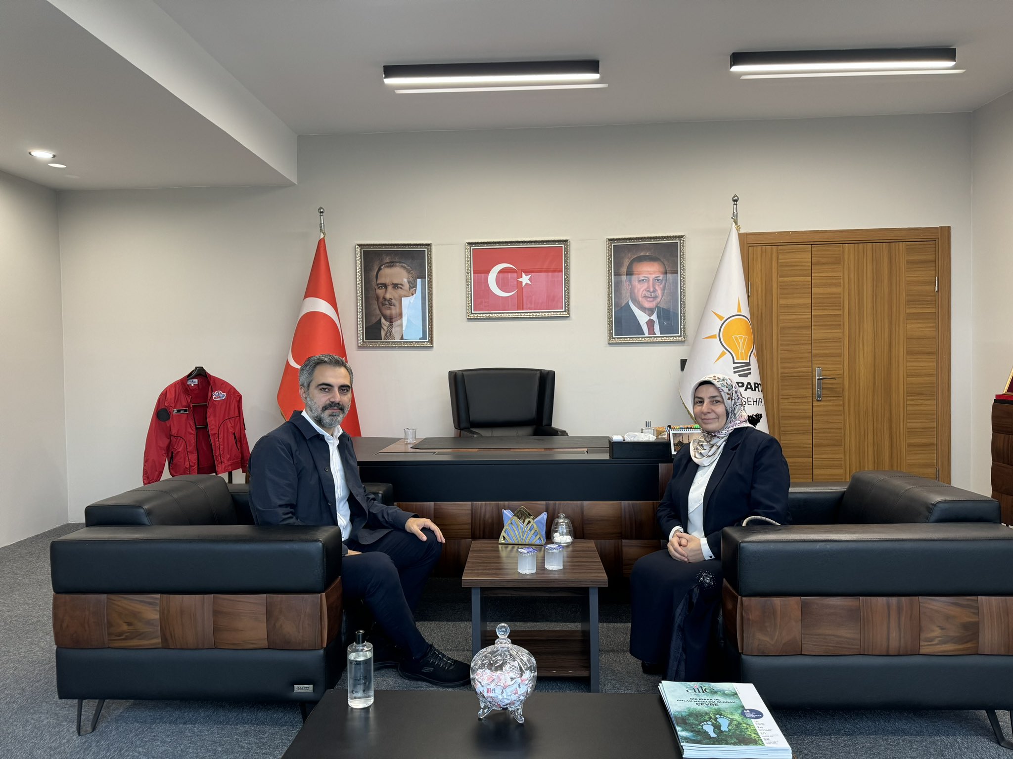 Ataşehir Esatpaşa Anadolu Halk Eğitimi Merkezi Müdiresi Seher Sabancı hanımefendi İlçe Başkanlığımızda bizleri ziyaret ettiler.