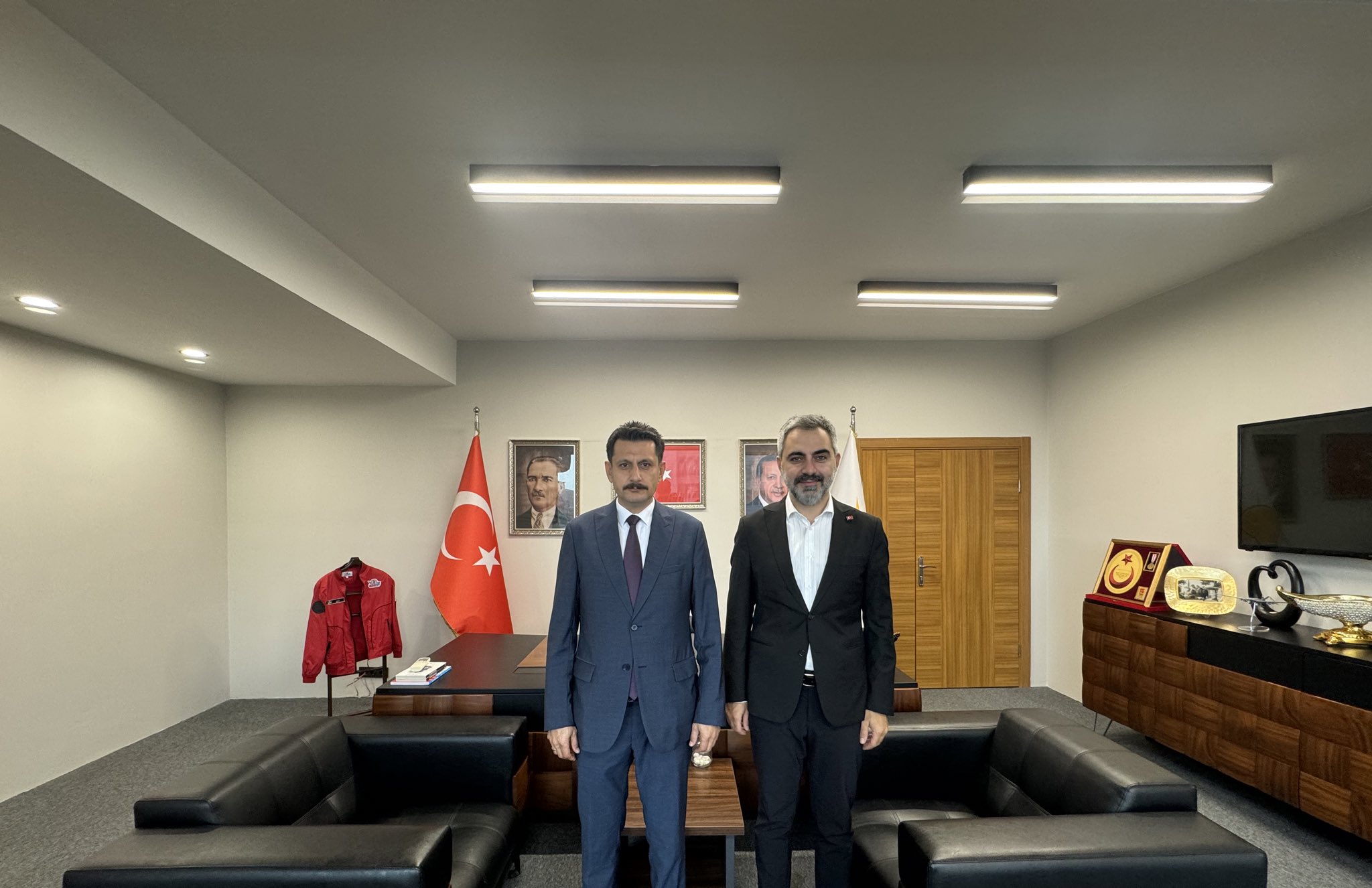 Ataşehir İlçe Tarım Müdürümüz Sn. Mustafa Yasin Karakurt bey İlçe Başkanlığımızda bizleri ziyaret ettiler.