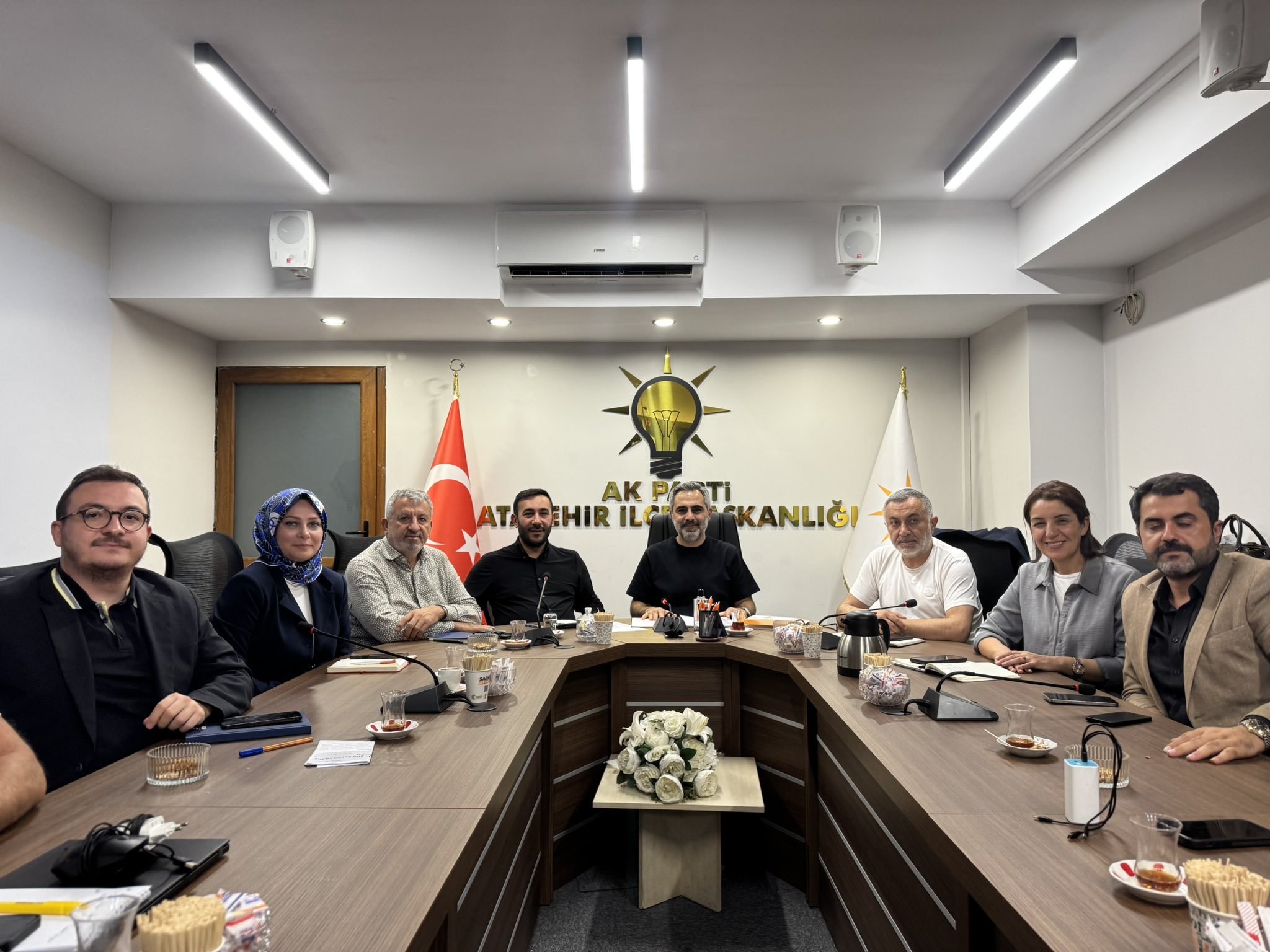 Haftalık ilçe Yürütme ve Yönetim Kurulu Toplantımızı İl Yönetim Kurulu Üyemiz Sayın Uğur Uyhan’ın katılımları ile gerçekleştirdik