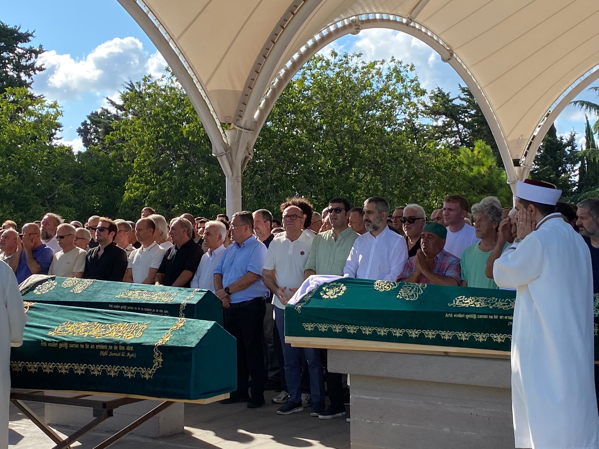 Önceki Dönem İBB Meclis Üyemiz Haluk Sadıkoğlu’nun vefat eden anaannesinin Cenazesine Katılım Sağladık