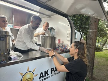 İçerenköy Mahallesi Aşure Dağıtımı